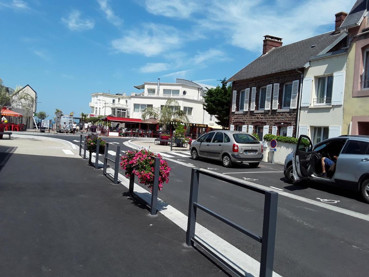 Maison De Vacances A Saint Martin De Brehal Pres De Granville Exterior photo